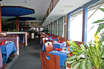picture of inside of the harbor restaurant
