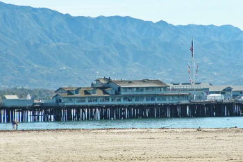 picture of santa barbara pier from the side